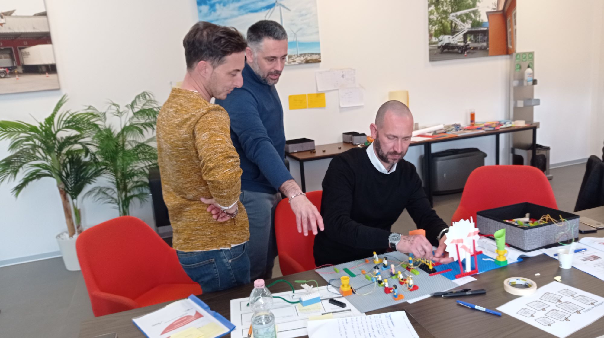 Design_thinking_azienda Scopri come il Design Thinking può trasformare la tua organizzazione e sviluppare una cultura dell'innovazione centrata sulle persone, grazie ai workshop Playnbe