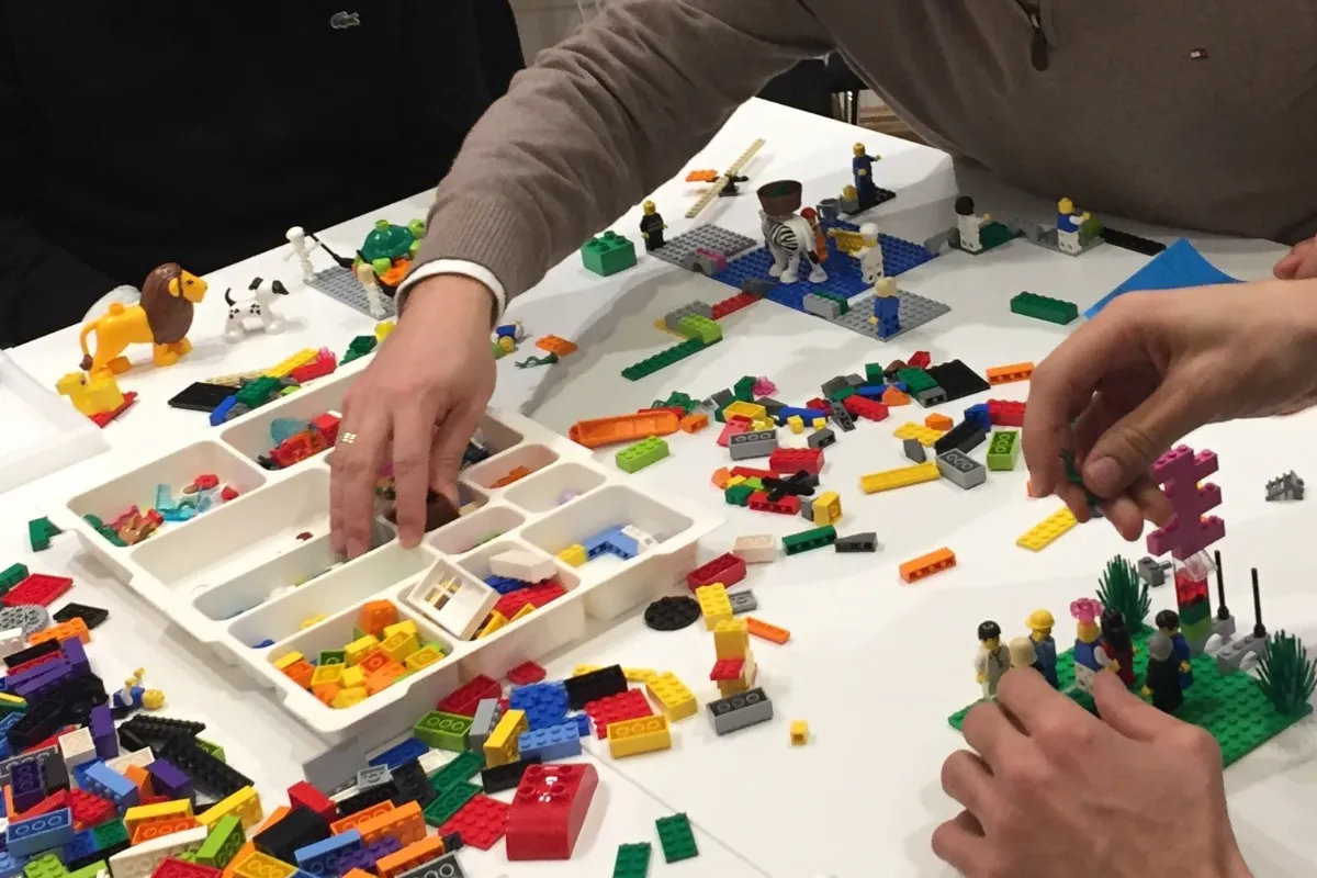 LEGO® SERIOUS PLAY®: il metodo che trasforma i mattoncini in strategie vincenti